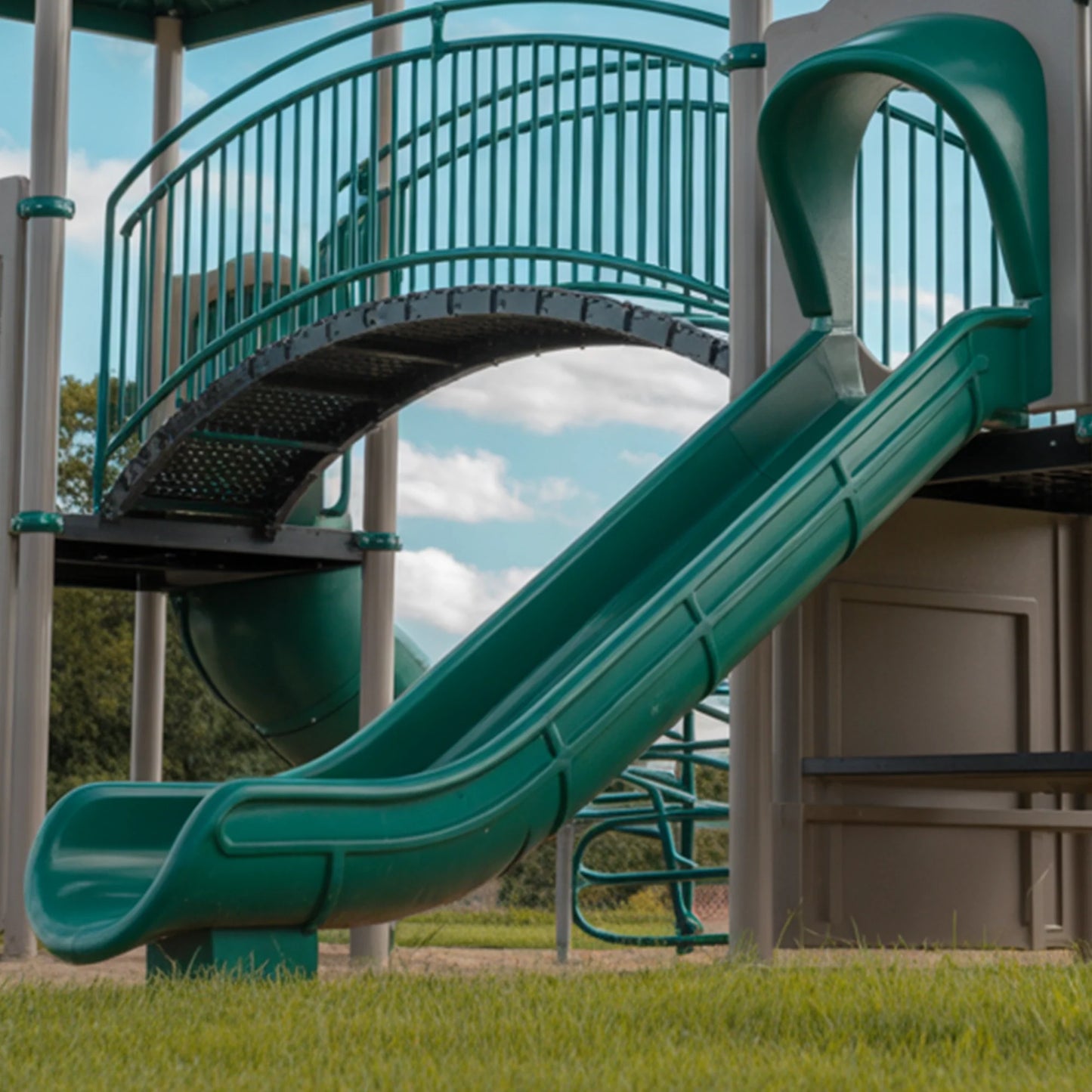 Epoxy Plastic Swingset with Double Towers, Bridge & Slides – Outdoor Playground for Kids