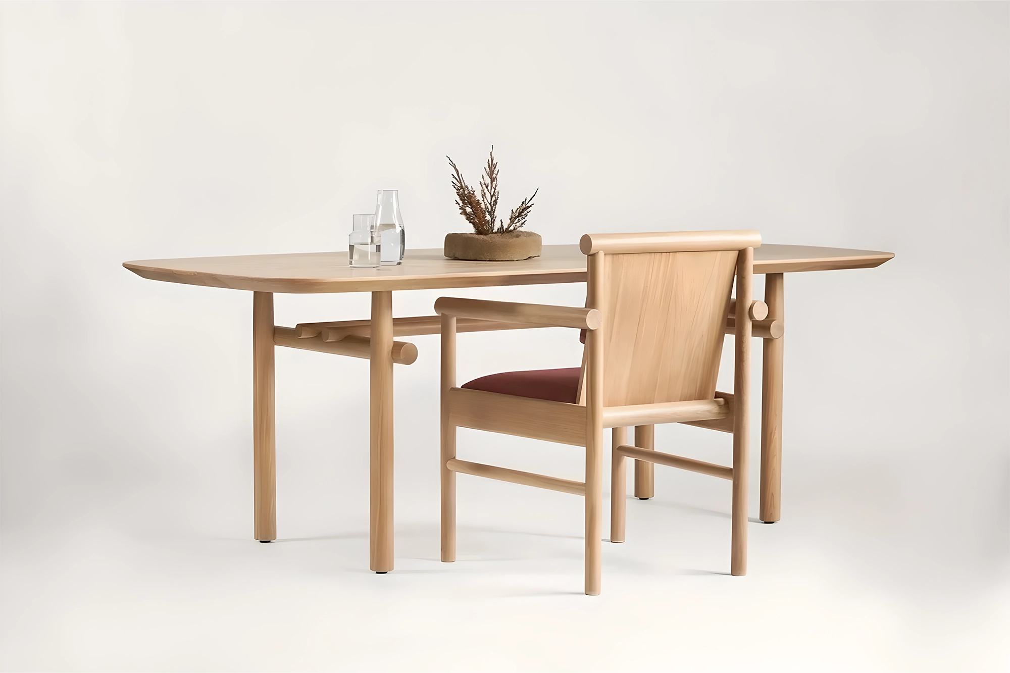 Steekla dining table comfortably seats 6-8 people 